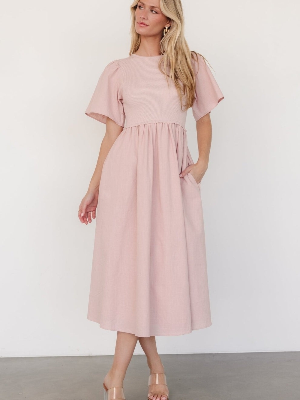 Elegant Pink Midi Dress with Puff Sleeves